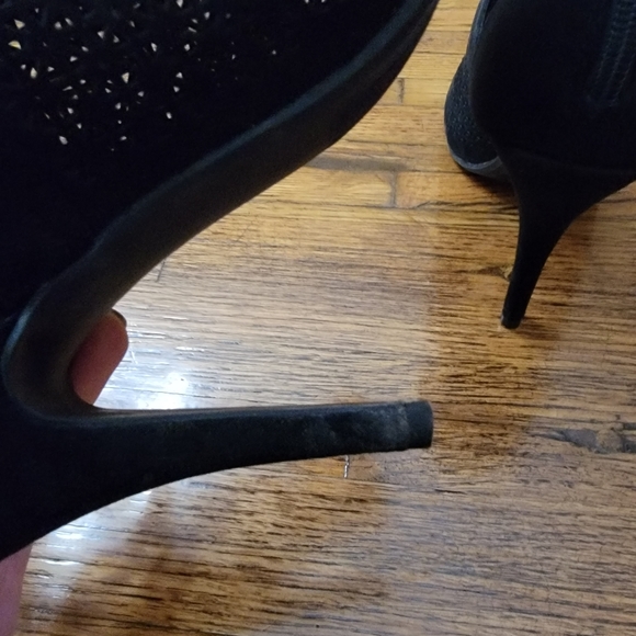 Lauren Conrad Black Heels - Picture 5 of 7